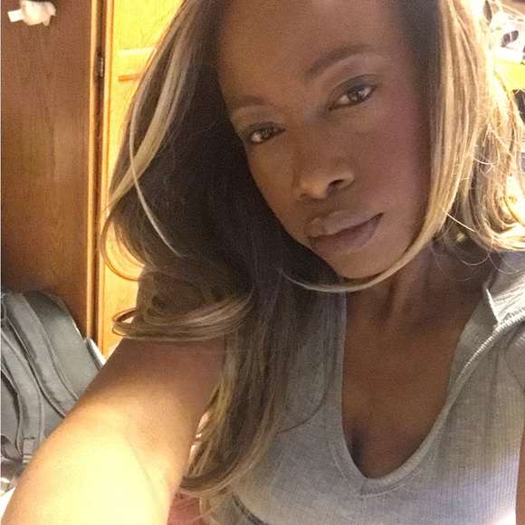 Meet your Posher, C.C. - Picture 1 of 16